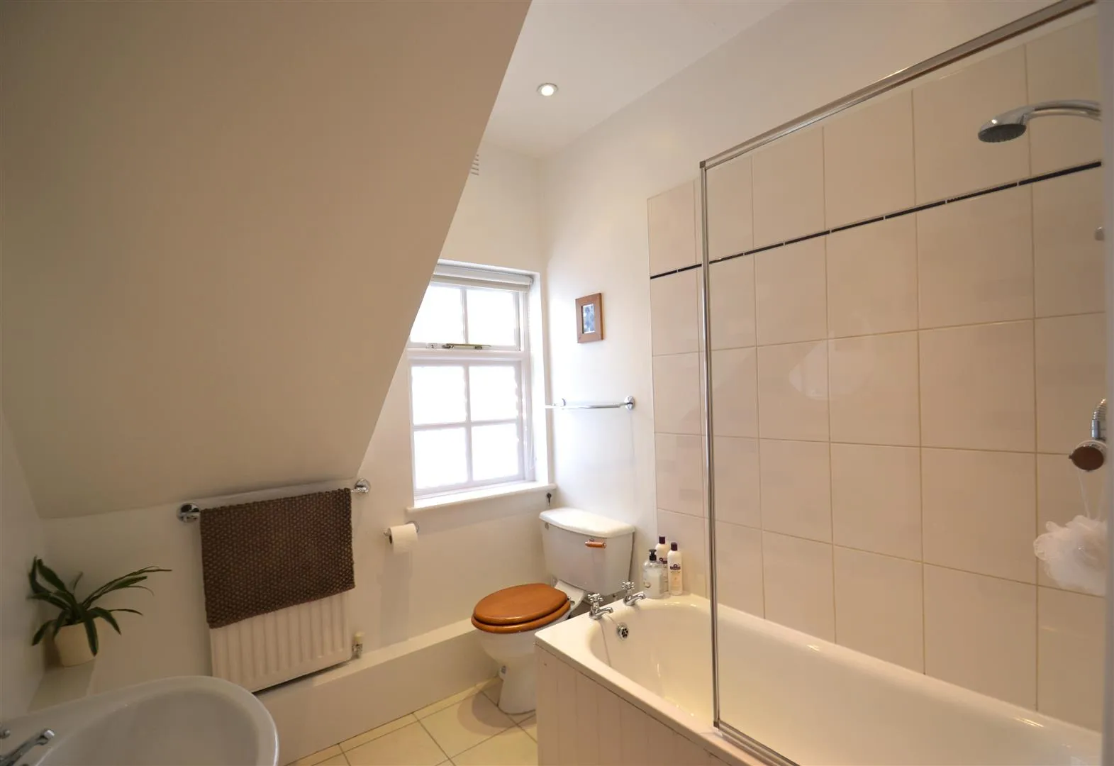 Flat Ashleigh Road in Greater London
