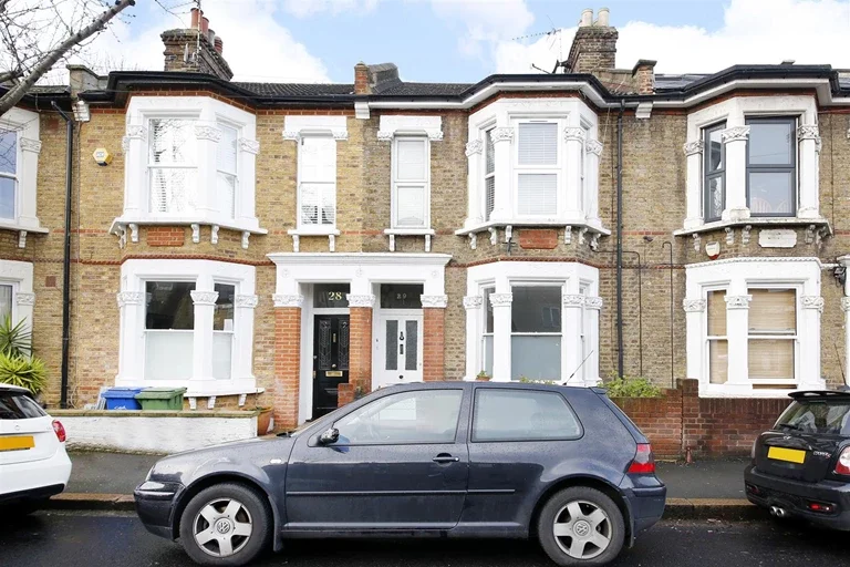 Flat Astbury Road in Greater London