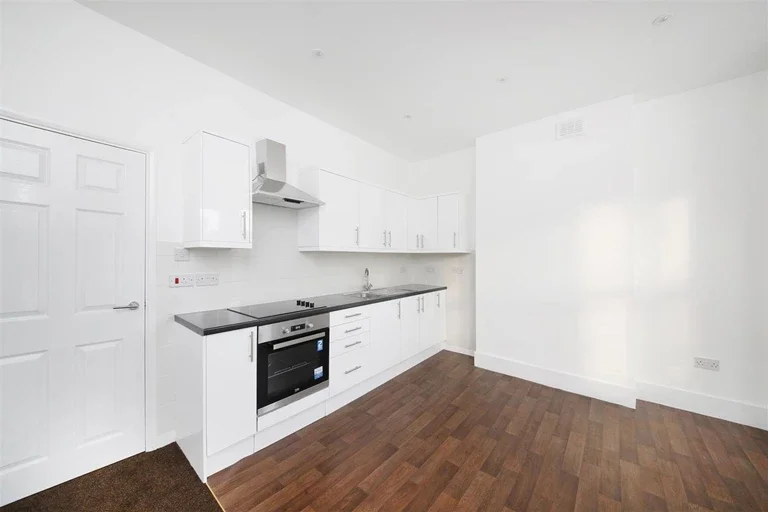 Flat Astbury Road in Greater London