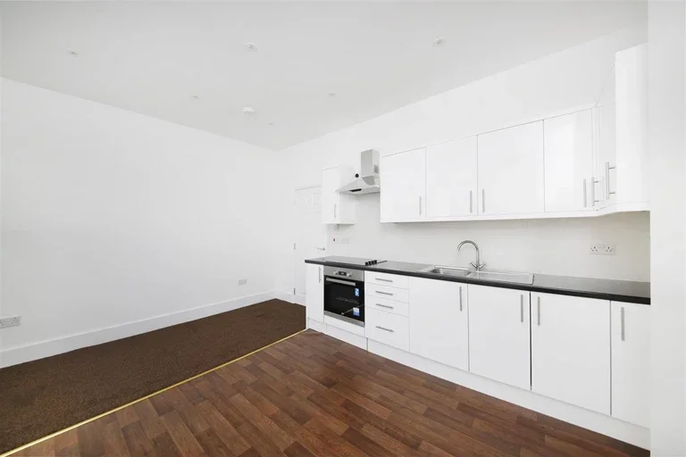 Flat Astbury Road in Greater London