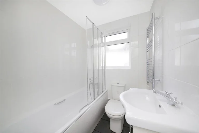 Flat Astbury Road in Greater London