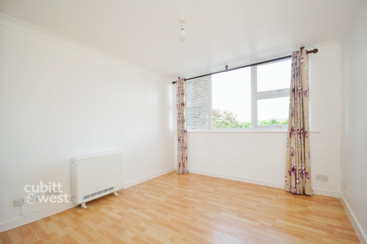Flat Brighton Road in Worthing