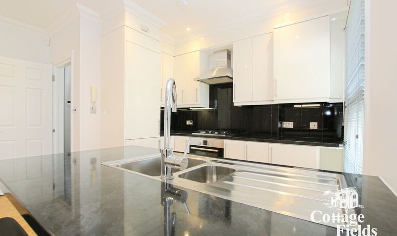 Flat Gordon Hill in Greater London