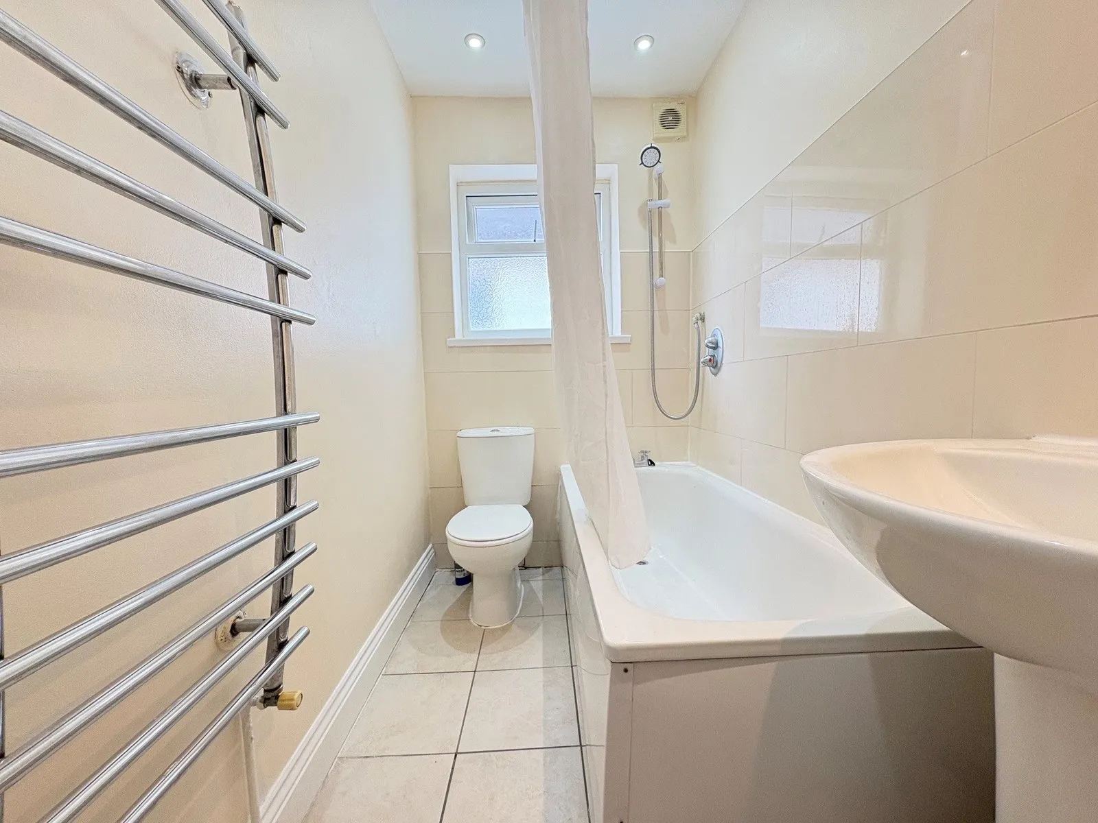 Flat Claude Road in Greater London