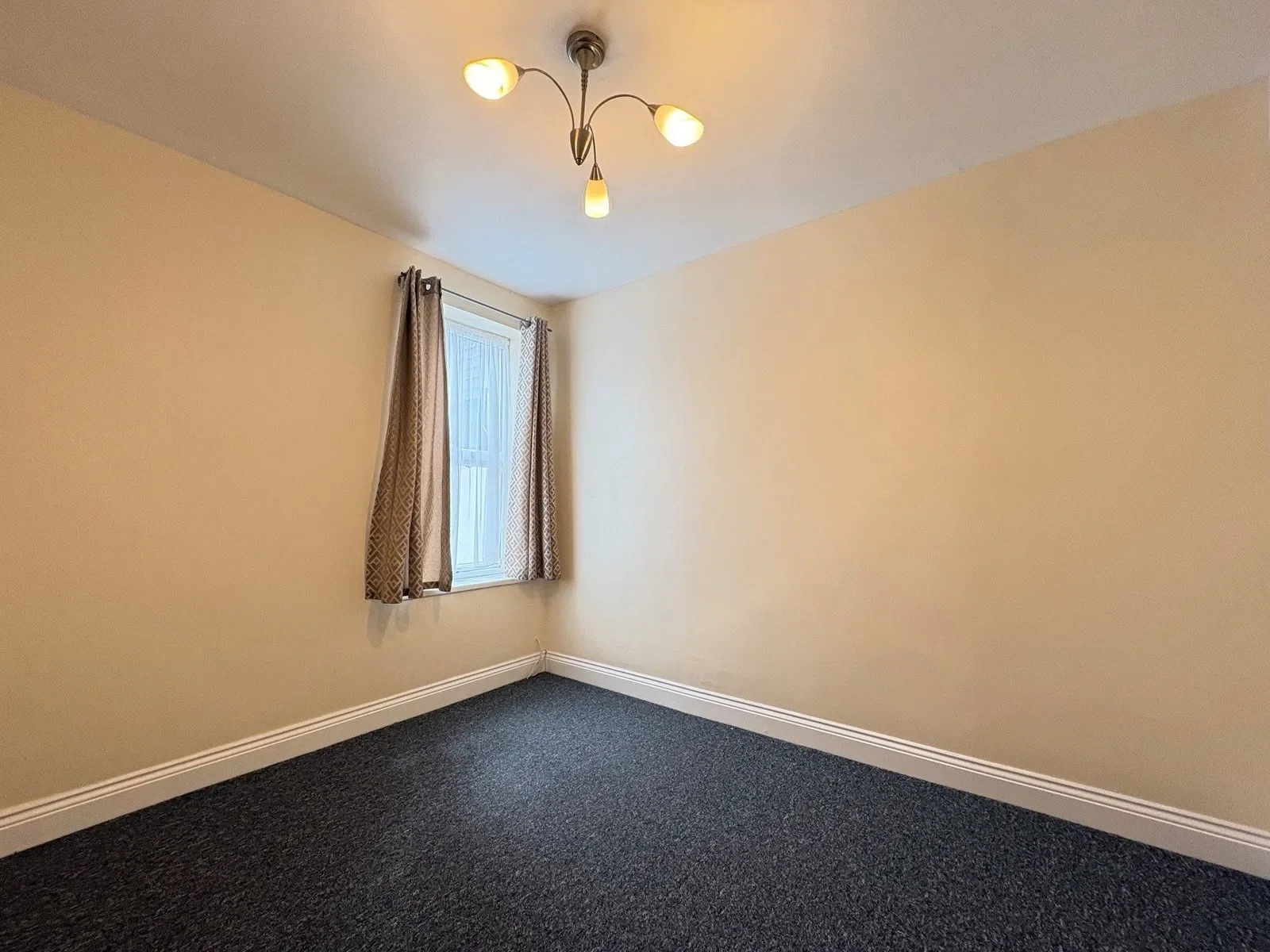 Flat Claude Road in Greater London
