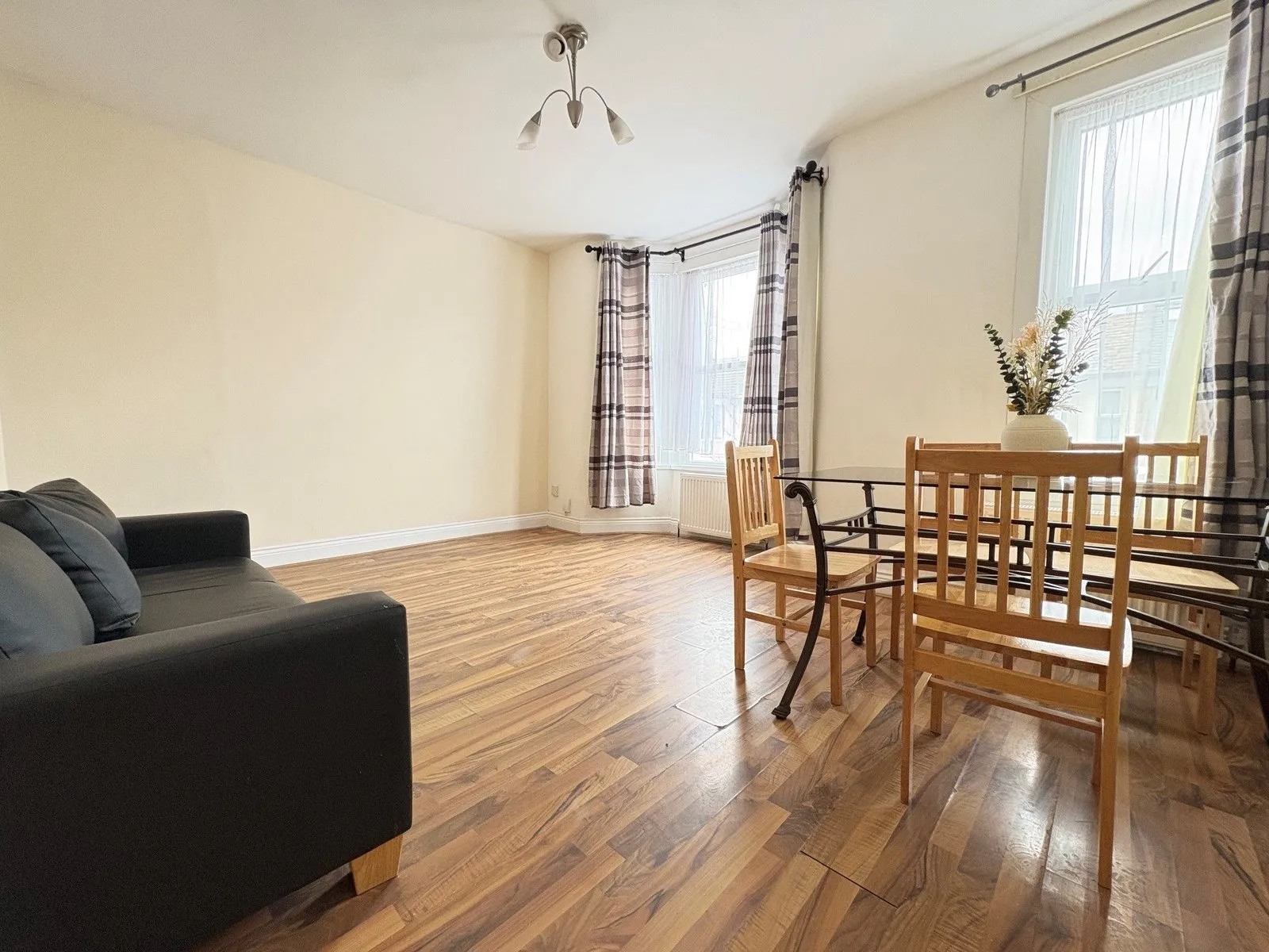 Flat Claude Road in Greater London