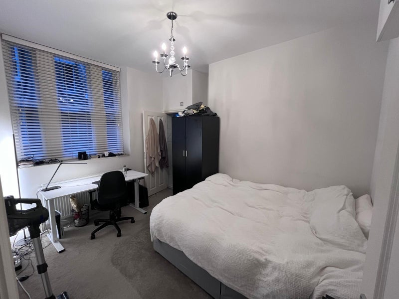 Flat Ashburnham Road in Greater London