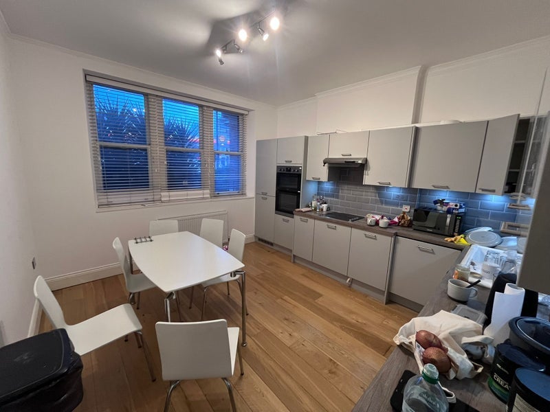 Flat Ashburnham Road in Greater London