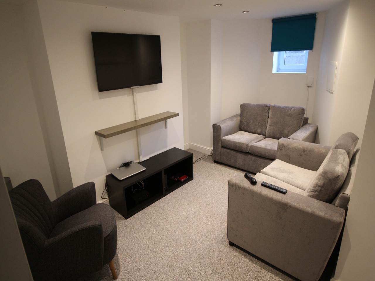 Room Silver Royd Hill in Leeds