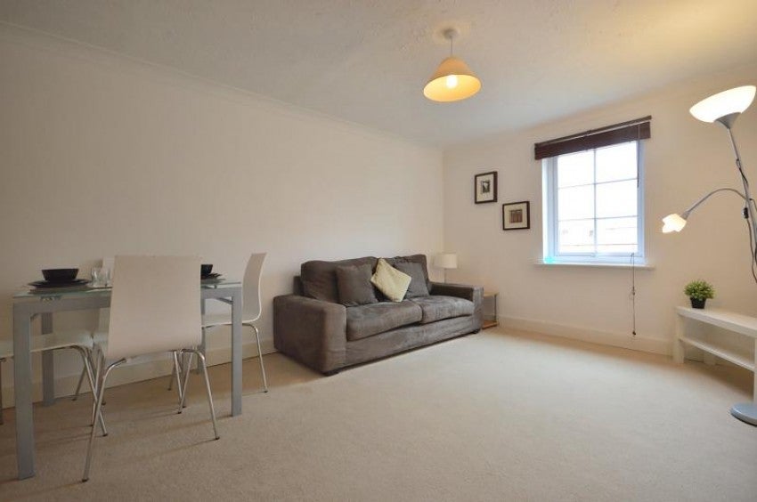 Flat Gainsborough Road in Warrington