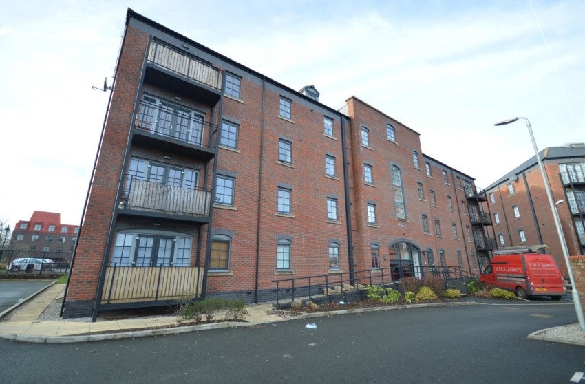 Flat Gainsborough Road in Warrington