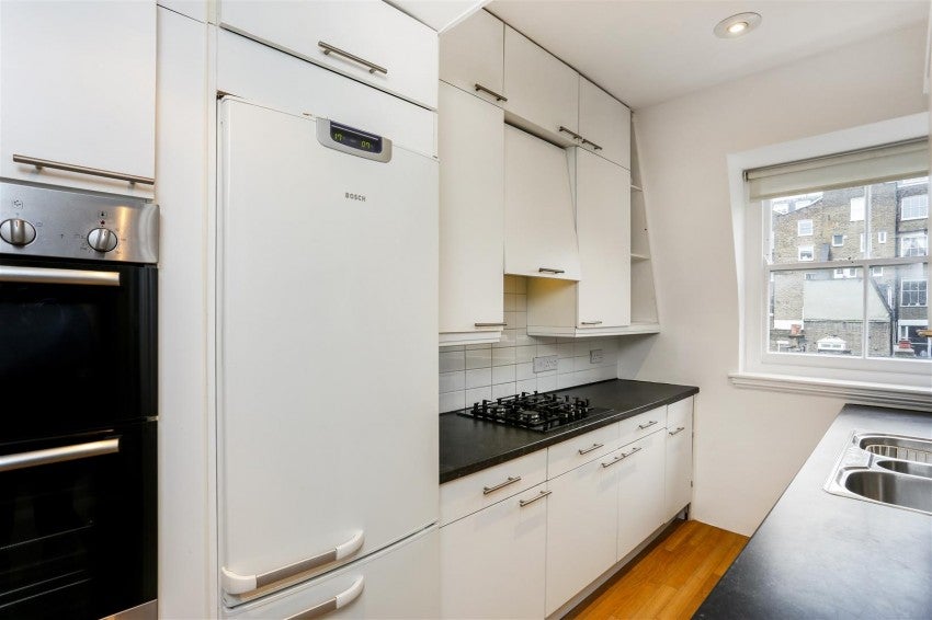 Flat Queen's Gate Place in Greater London