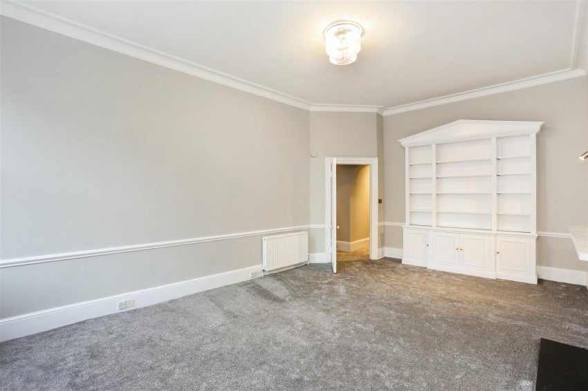 Flat Queen's Gate Place in Greater London