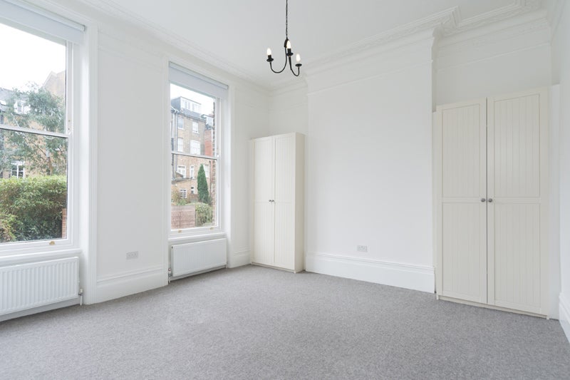 Flat Willow Road in Greater London