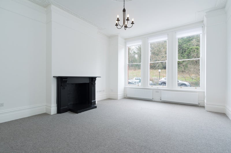 Flat Willow Road in Greater London