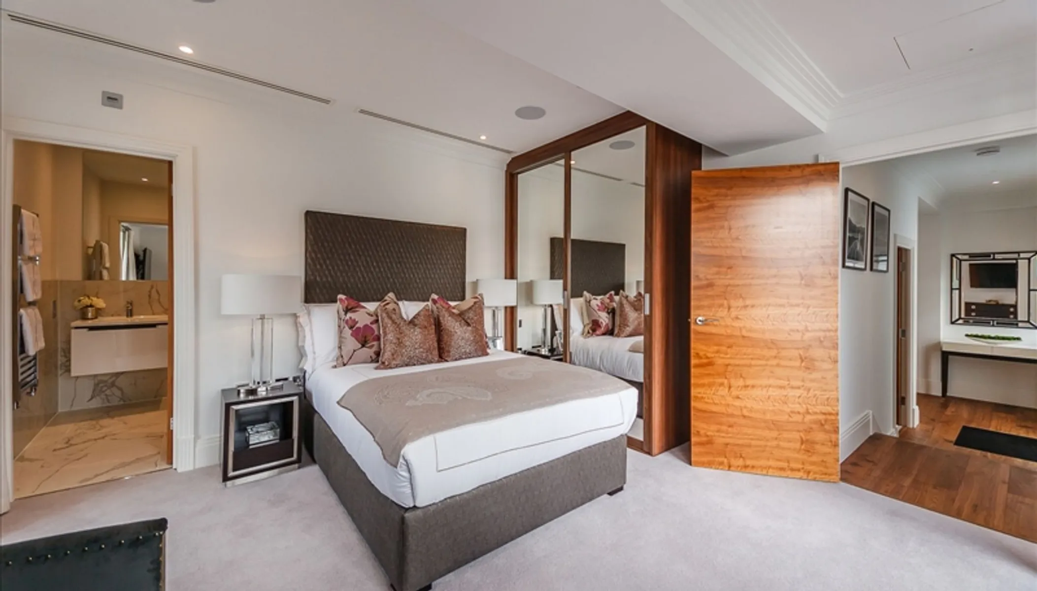 Flat Rainville Road in Greater London