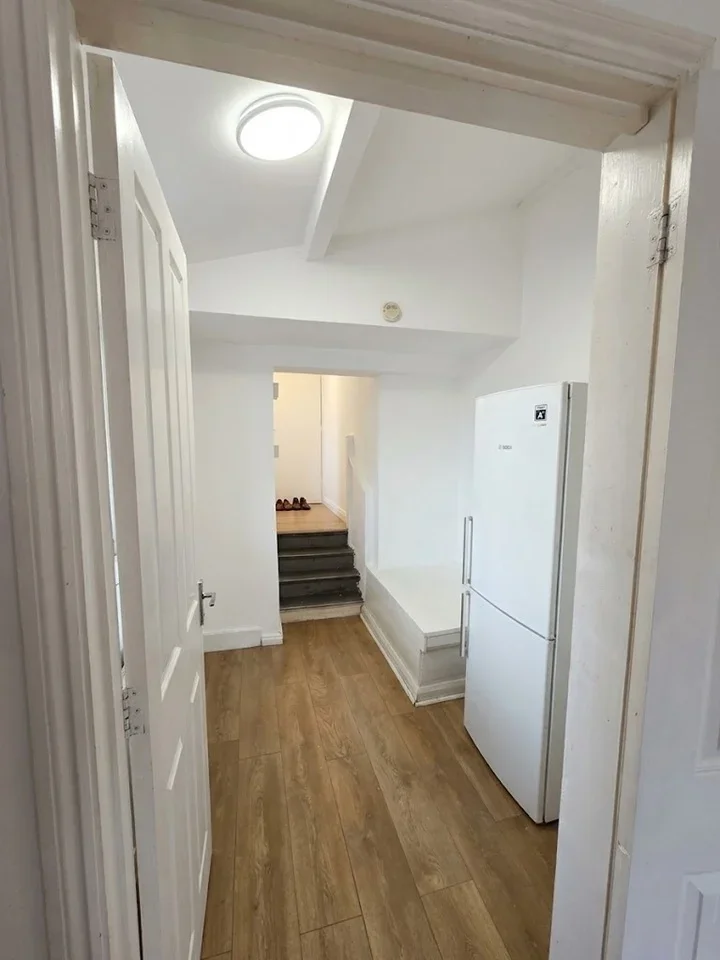 Flat Beacon Road in Greater London