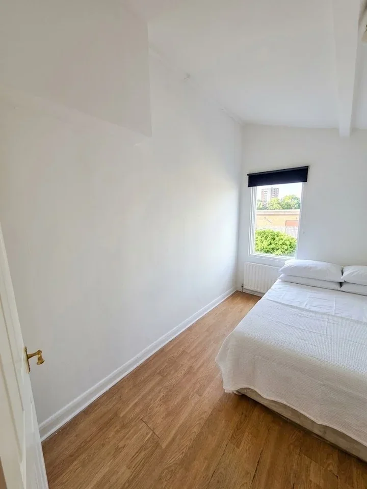 Flat Beacon Road in Greater London