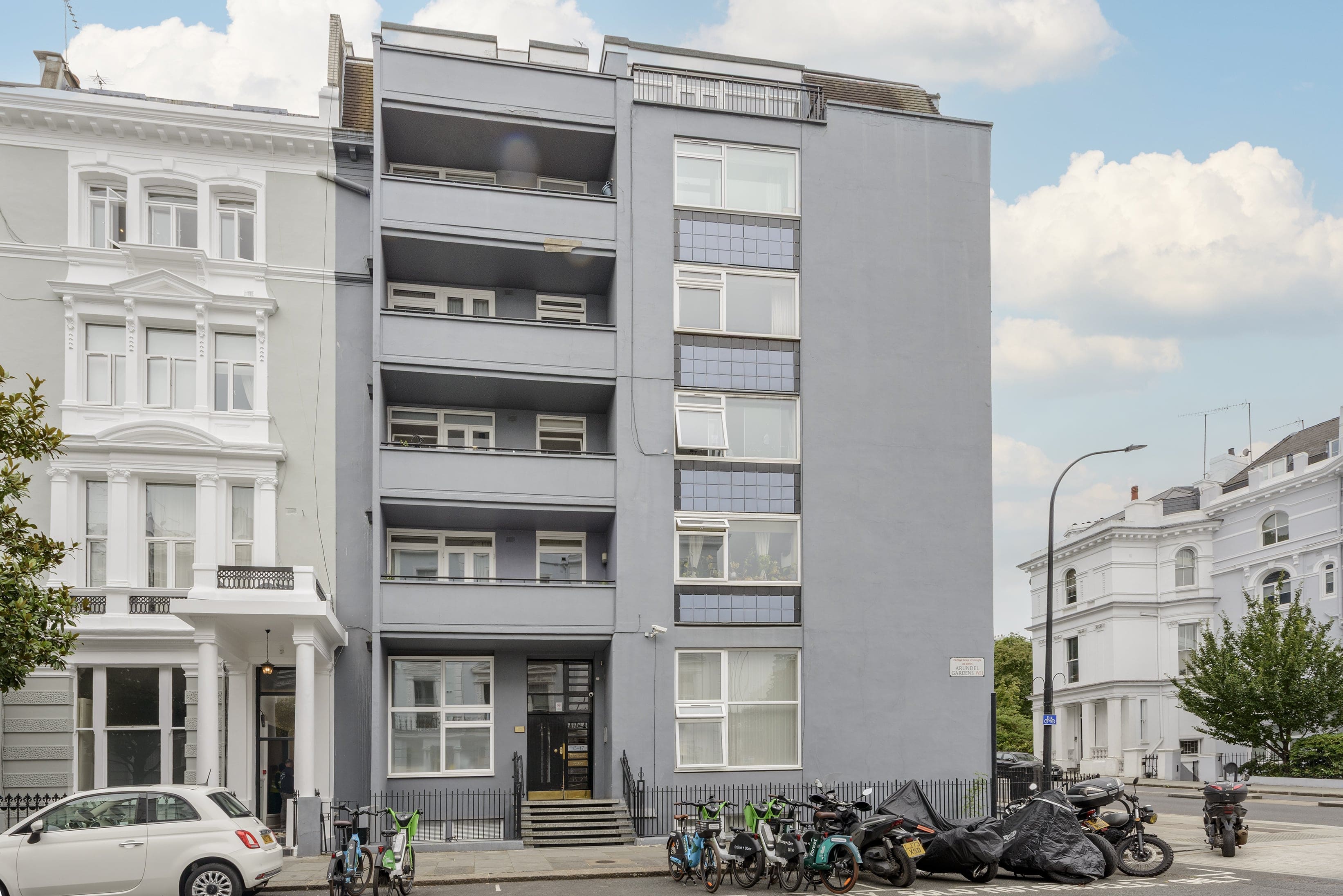 Flat Arundel Gardens in Greater London