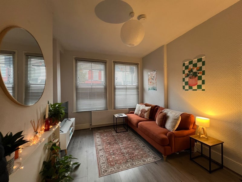 Room Seymour Avenue in Greater London