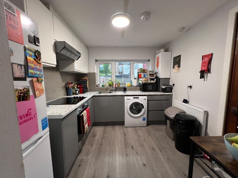 Room Seymour Avenue in Greater London