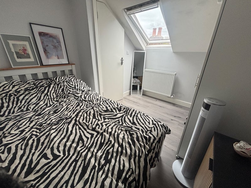 Room Seymour Avenue in Greater London