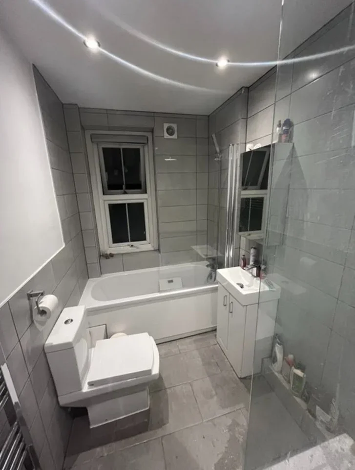 Room Tottenham Lane in Greater London