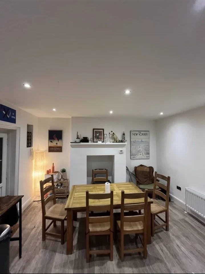 Room Tottenham Lane in Greater London