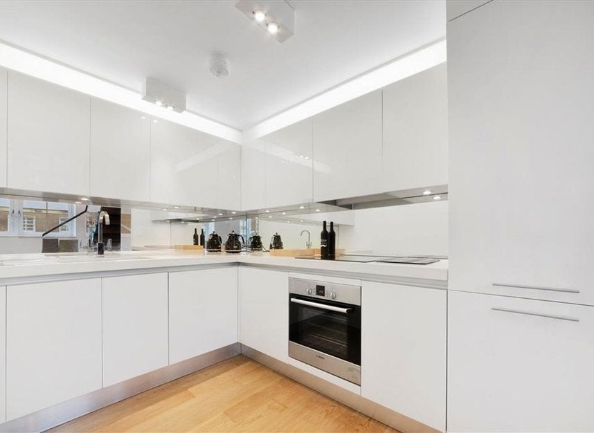 Flat Picton Place in City of Westminster