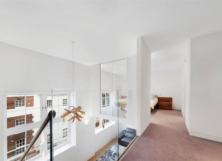 Flat Picton Place in City of Westminster