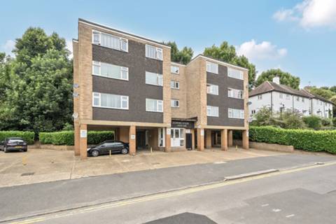 Flat Grindall Close in London