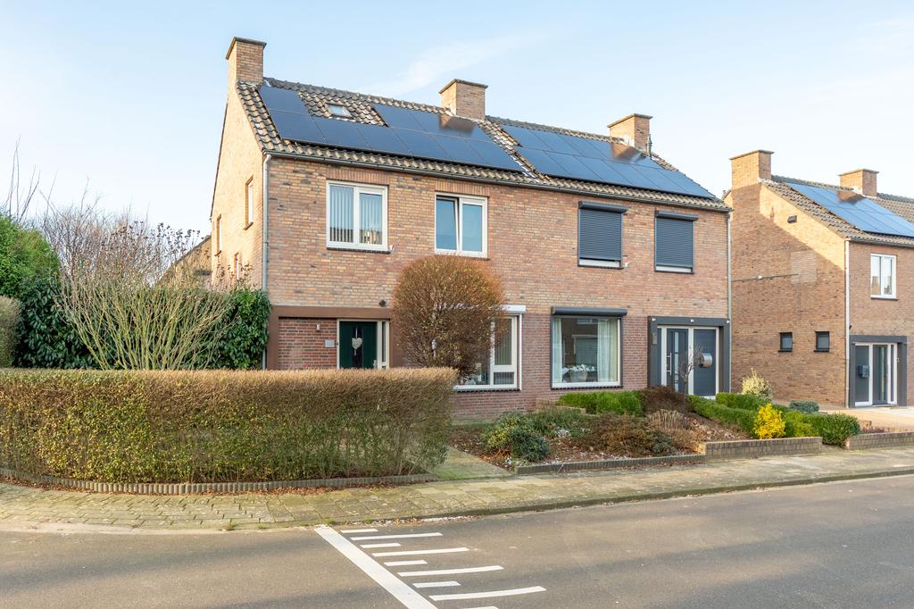 Huis Dorpstraat 15 in Buchten