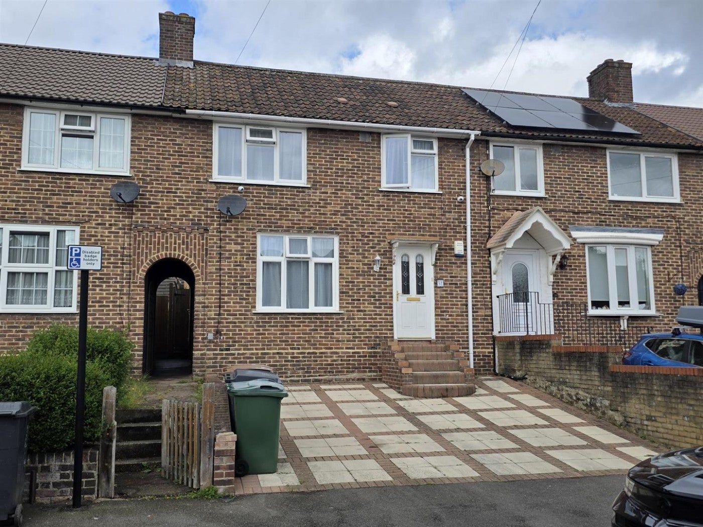 House Normanton Park in Greater London