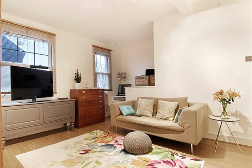 Flat Curtis Street in Greater London