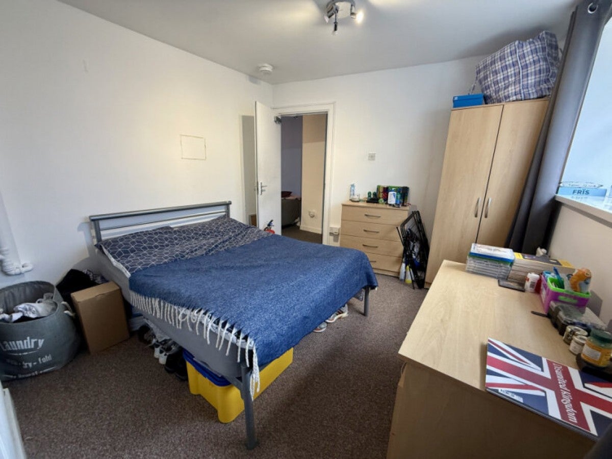 Room Oxford Street in Swansea