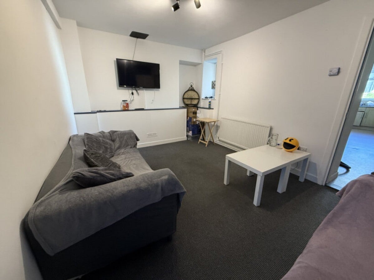 Room Oxford Street in Swansea