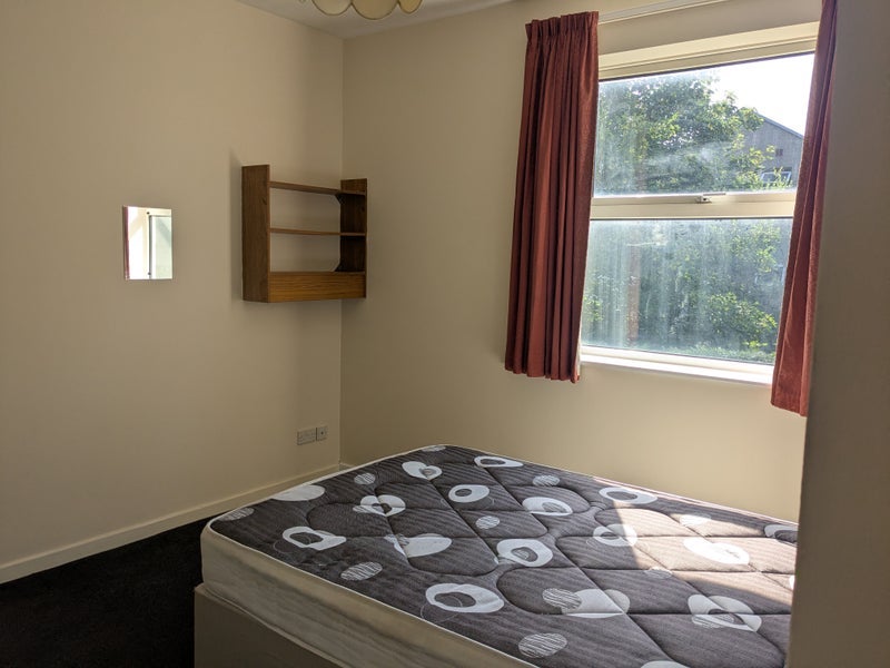 Room Hepburn Road in Bristol