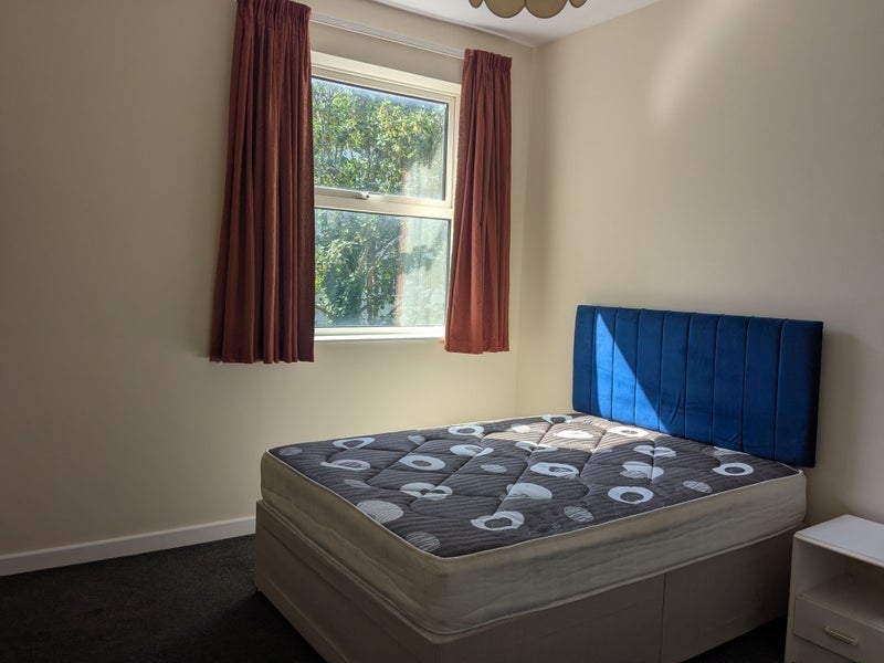Room Hepburn Road in Bristol