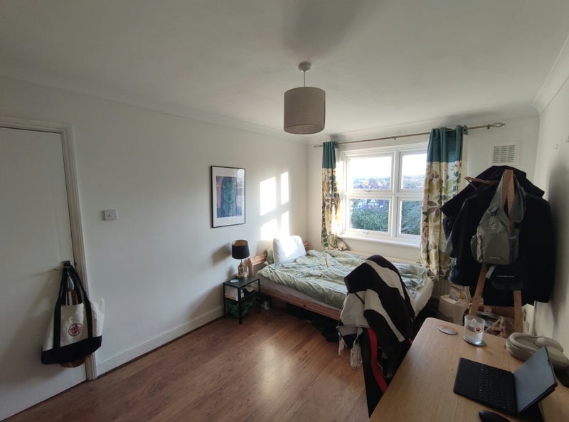 Room Thurlow Park Road in Greater London
