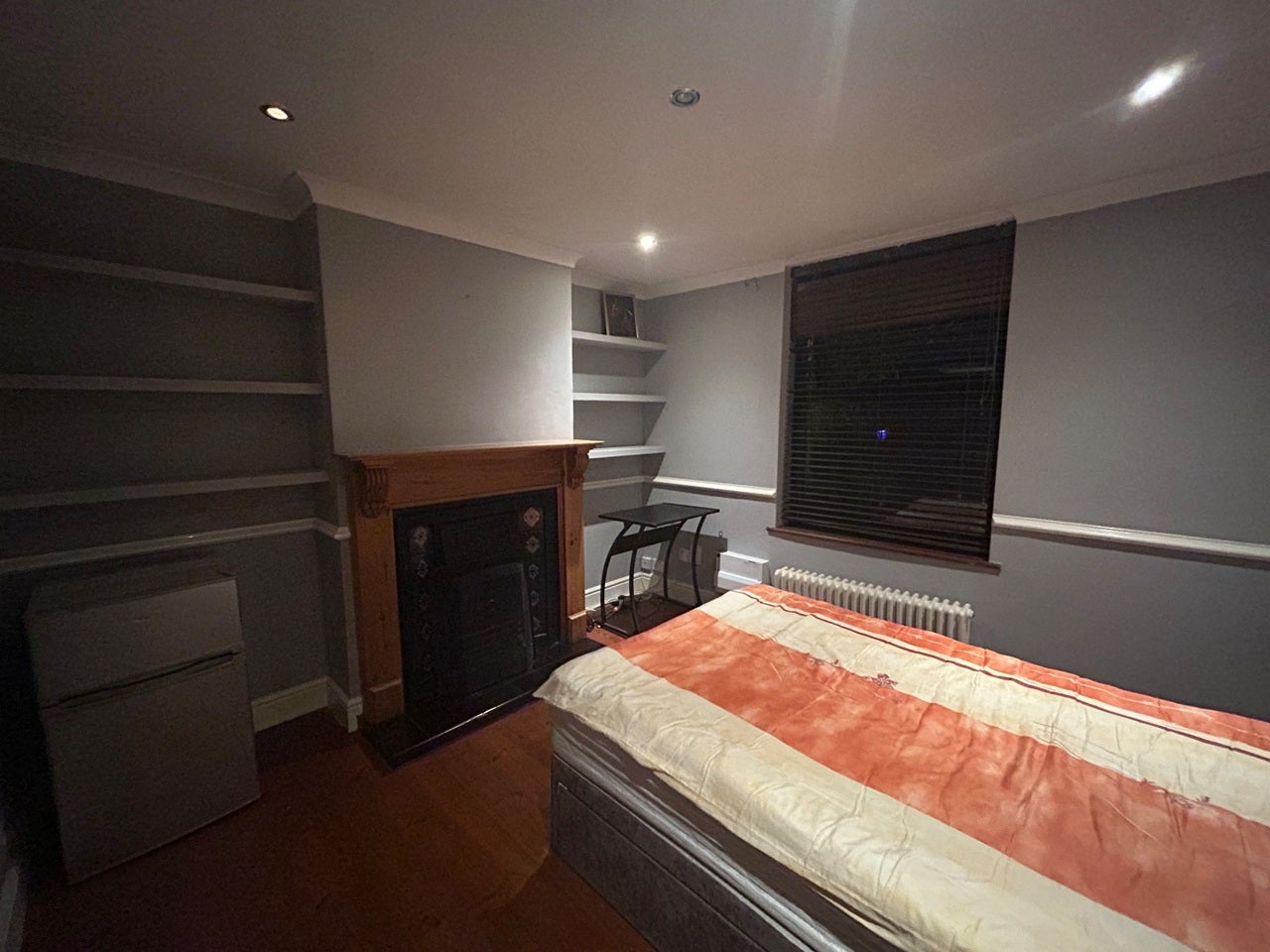 Room Weyside Road in Guildford