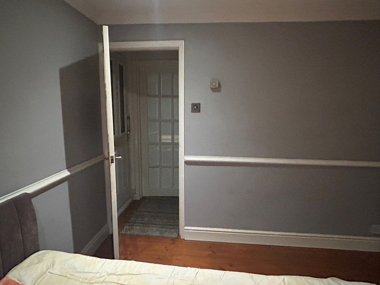 Room Weyside Road in Guildford