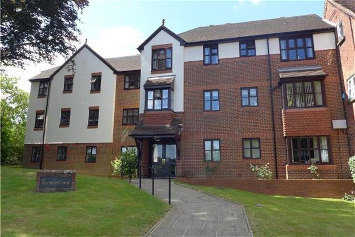 Flat Old Turnpike in Fareham