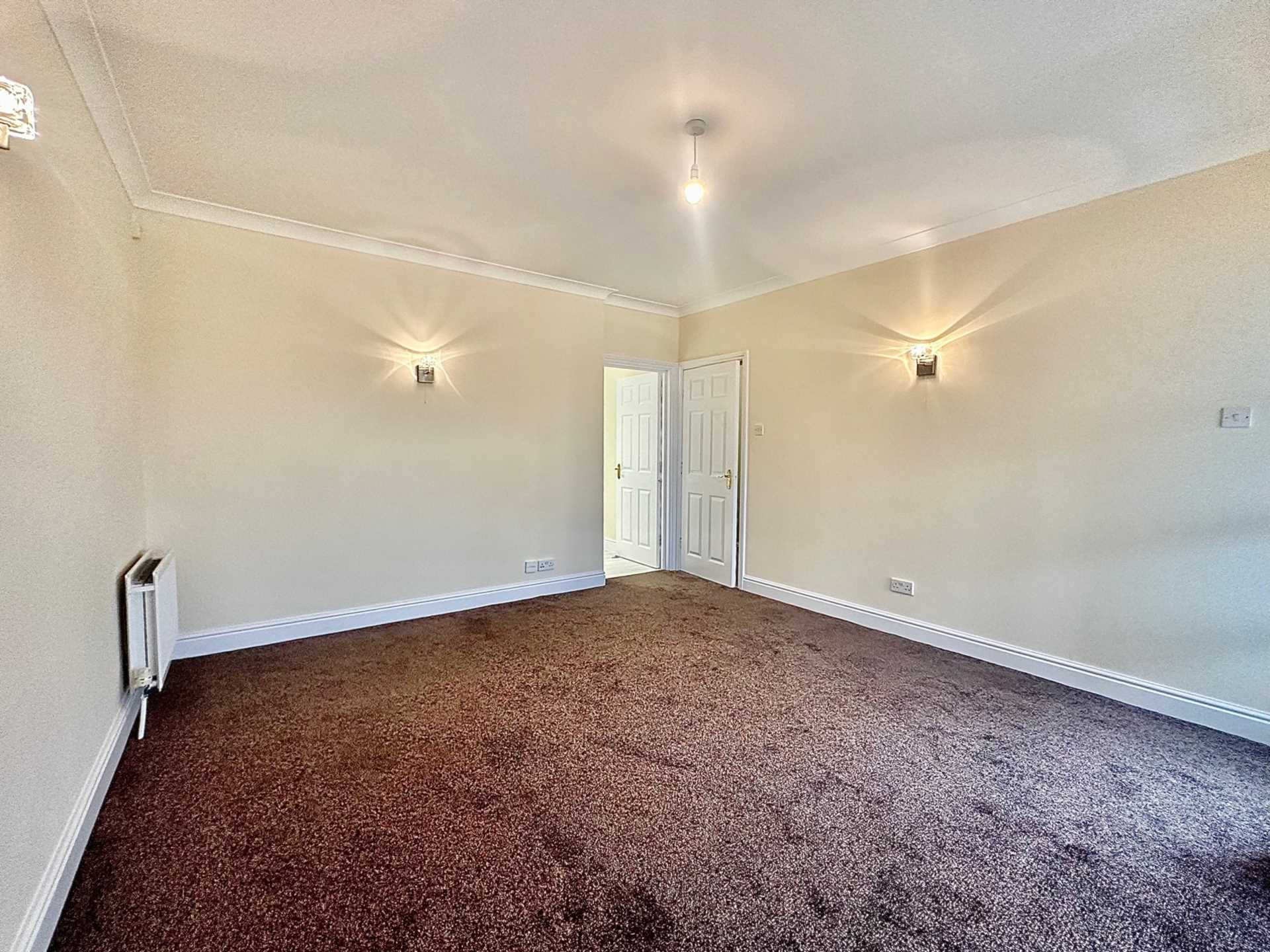 Flat Sunningfields Road in Greater London