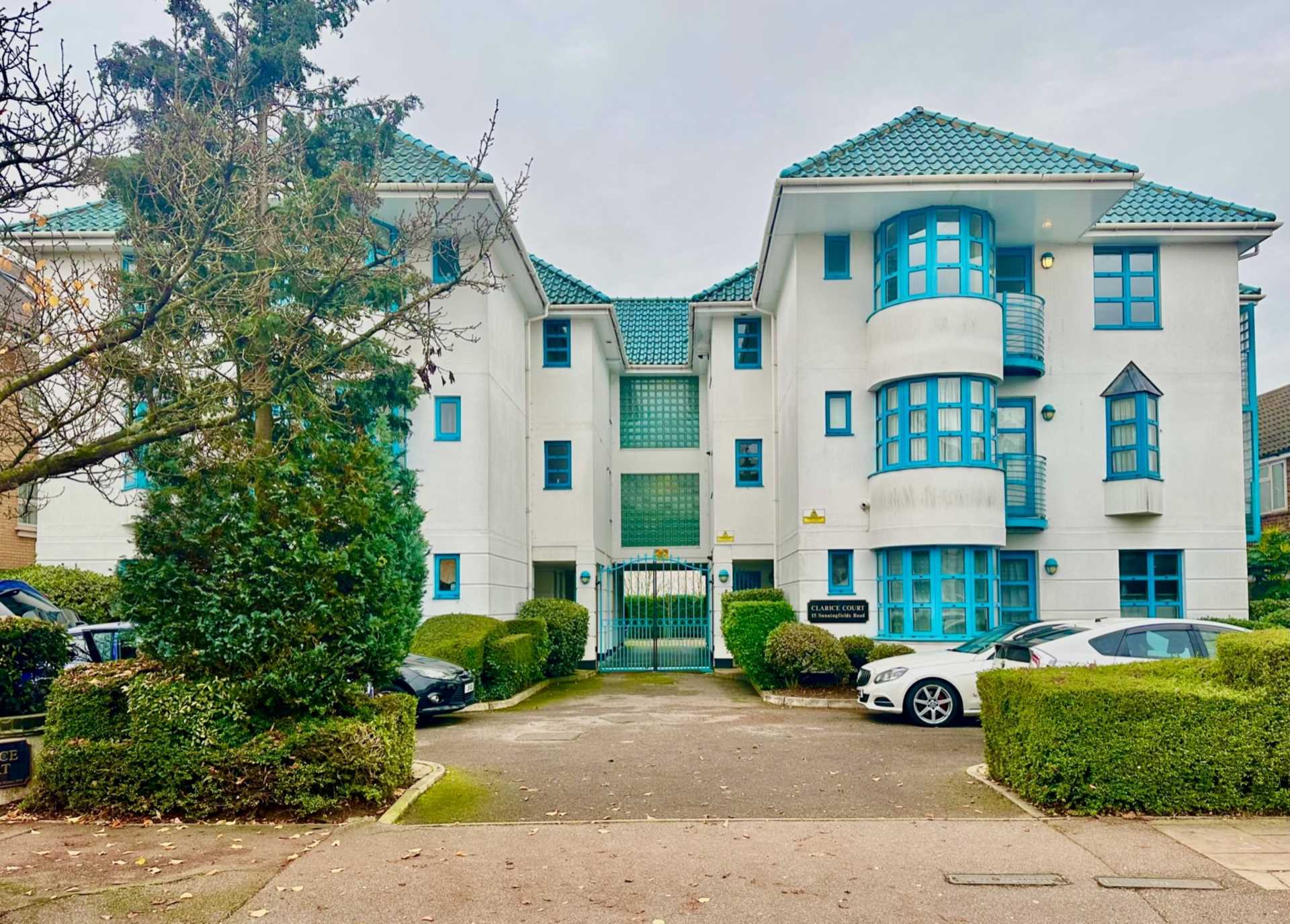 Flat Sunningfields Road in Greater London