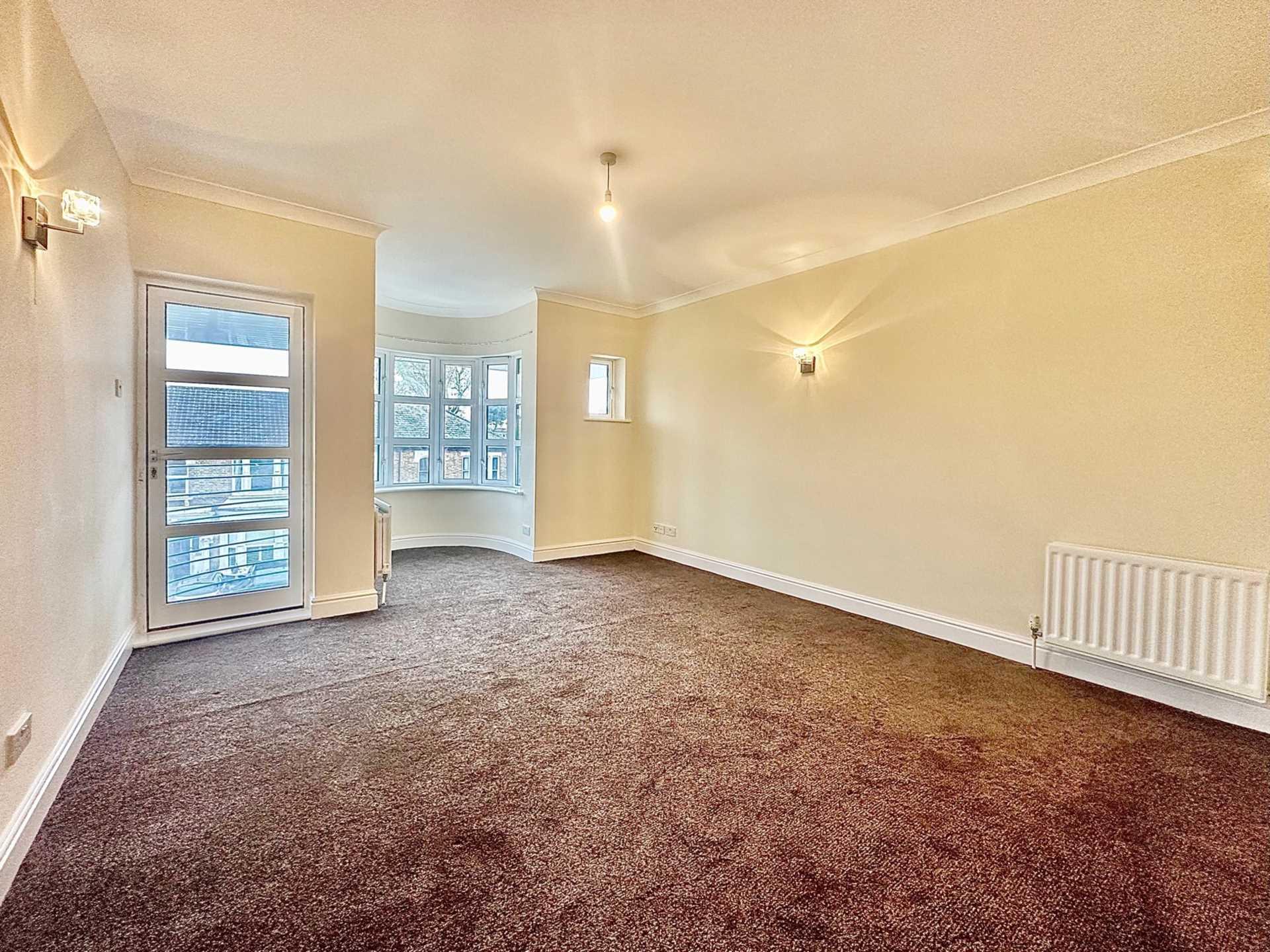 Flat Sunningfields Road in Greater London