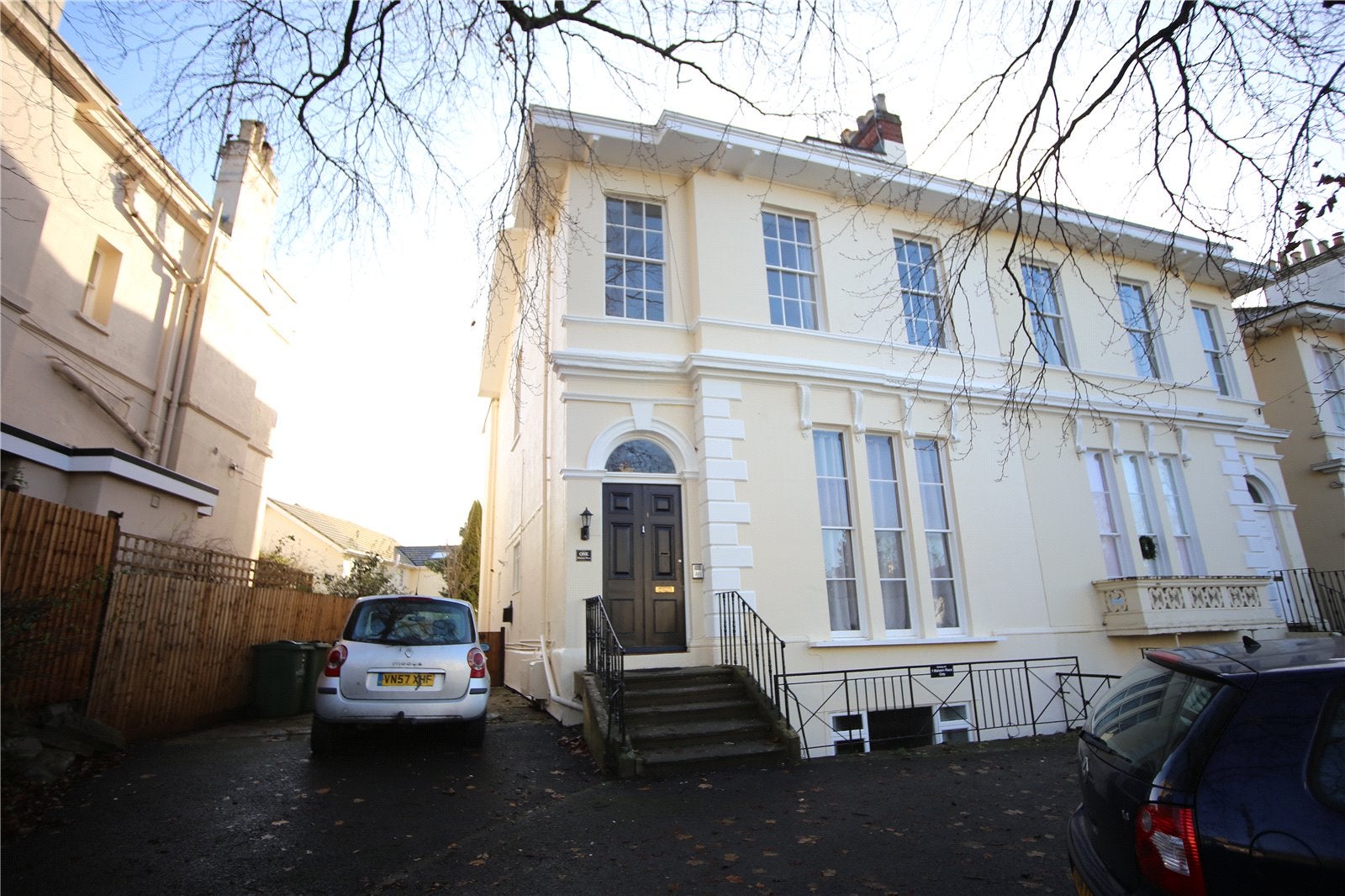 Flat Malvern Place in Cheltenham