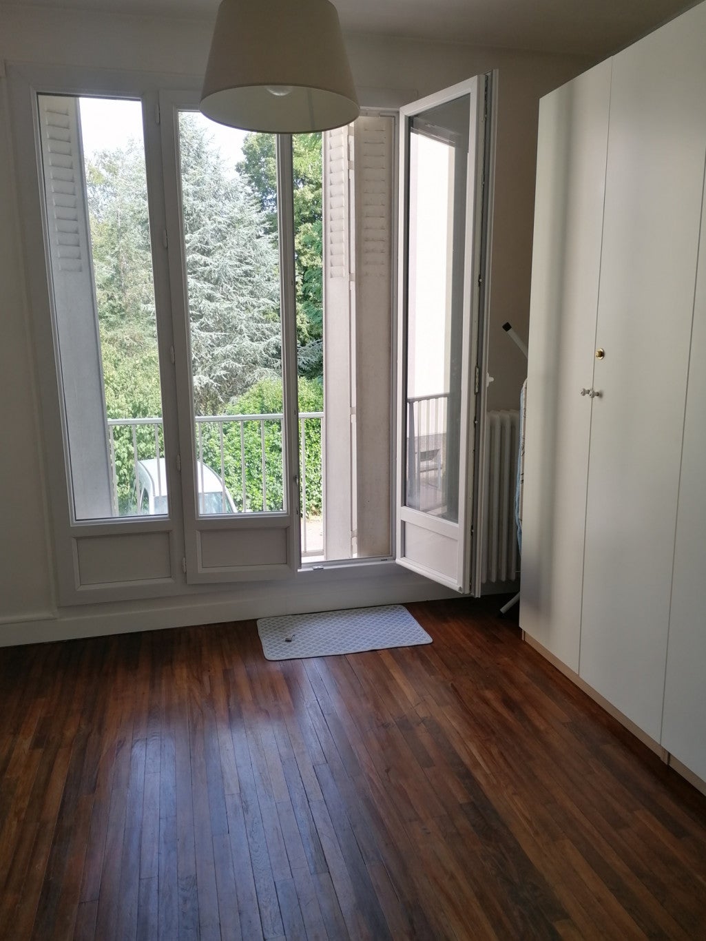 Flat Avenue du Maréchal Foch in Orsay