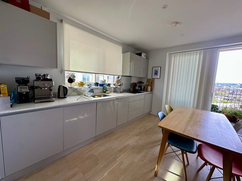 Room Sayer Street in Greater London