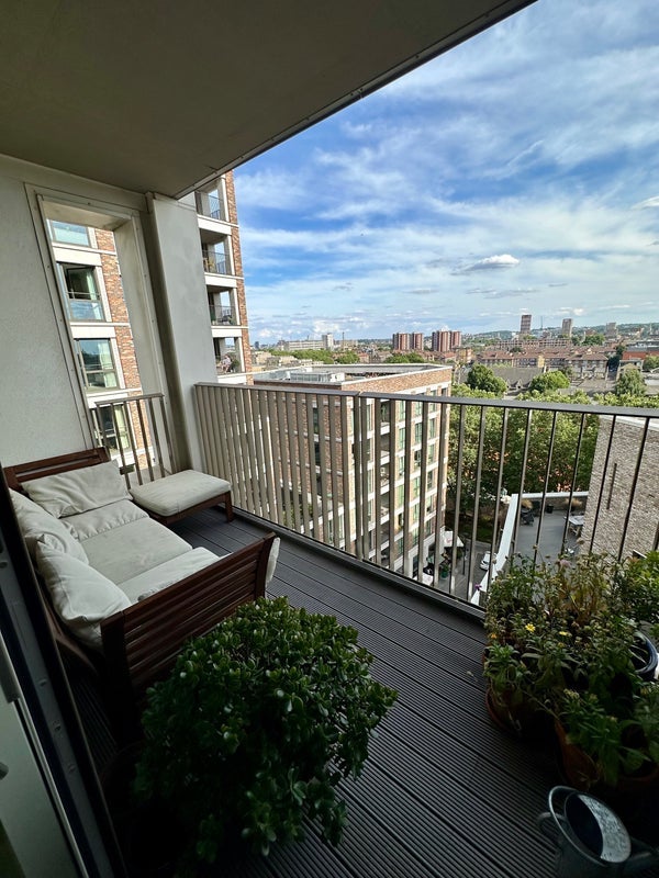 Room Sayer Street in Greater London