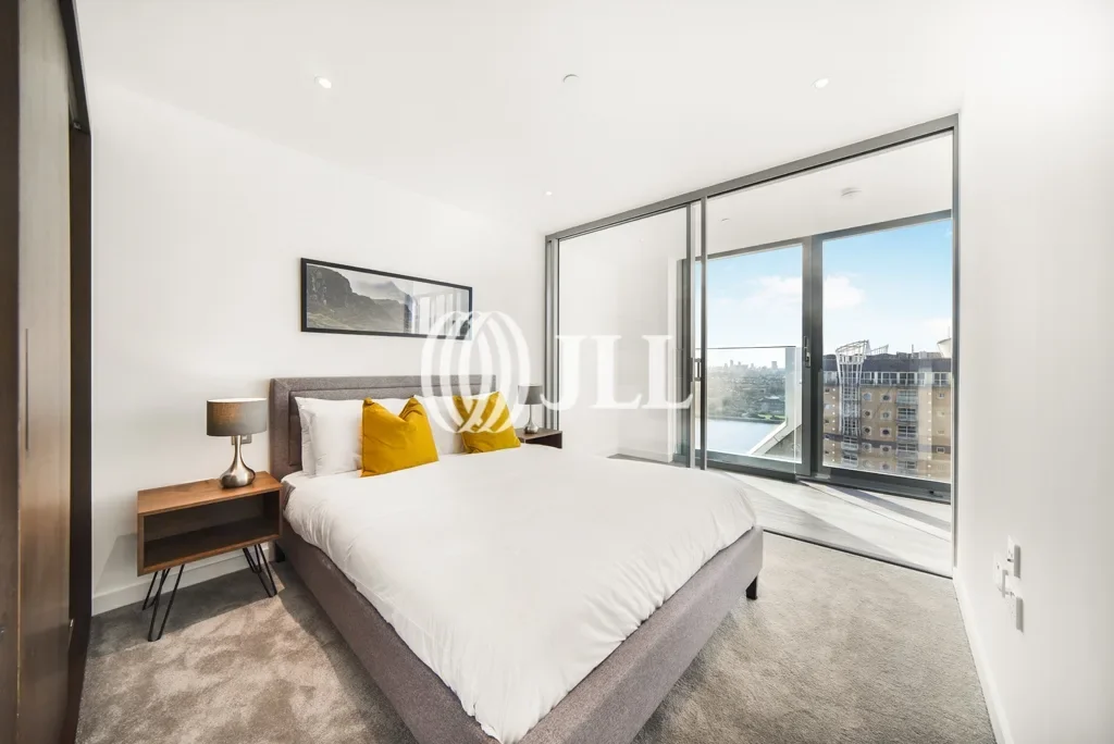 Flat Millharbour in Greater London